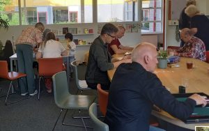 Spellenavond bij De Wetelaar: gezelligheid van jong tot oud